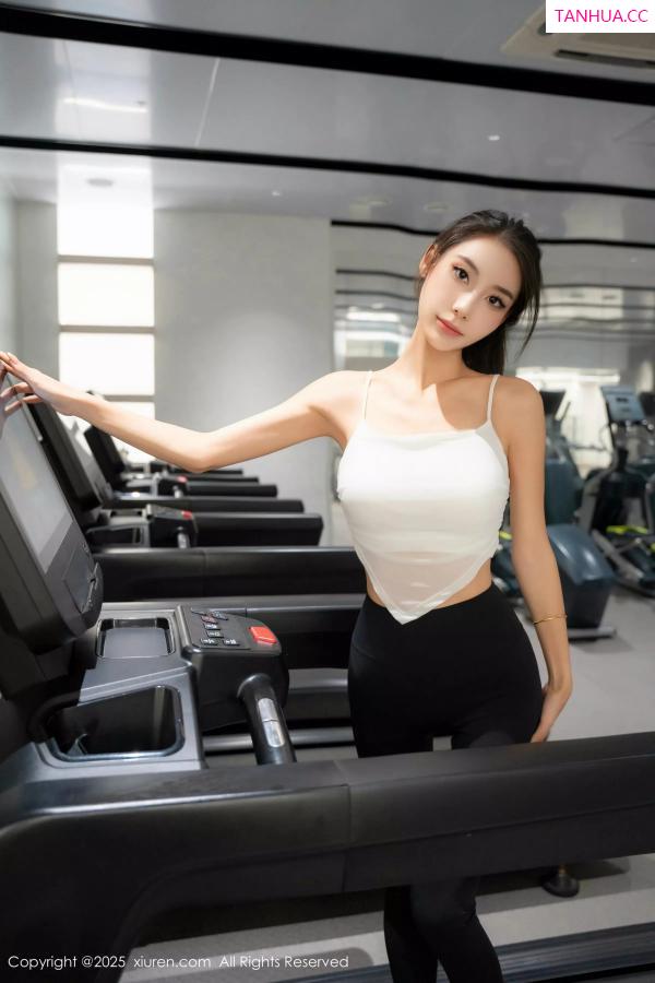   [XiuRen]高清写真图 2025.05.07 No.10239 lingyu69 黑色瑜伽裤第11张图片